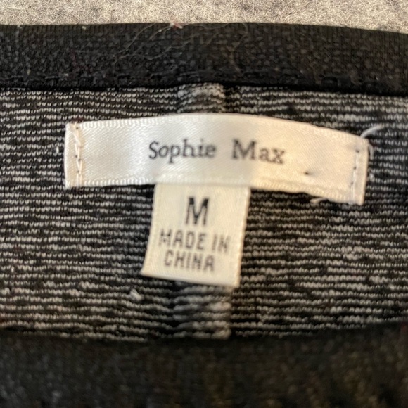 Sophie Max Black Color with White Thread Design
Size medium - Picture 5 of 6